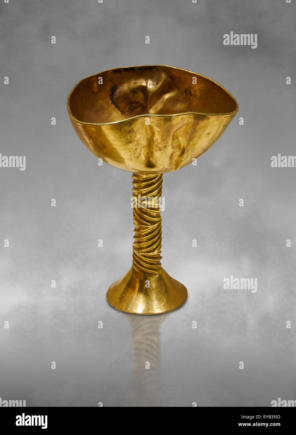 L'âge du bronze à partir d'un gobelet d'or Hatti possible à l'âge du Bronze tombe royale (2500 avant J.-C. à 2250 av. J.-C.) - Alacahoyuk - Musée des civilisations anatoliennes, Ankara, T Banque D'Images