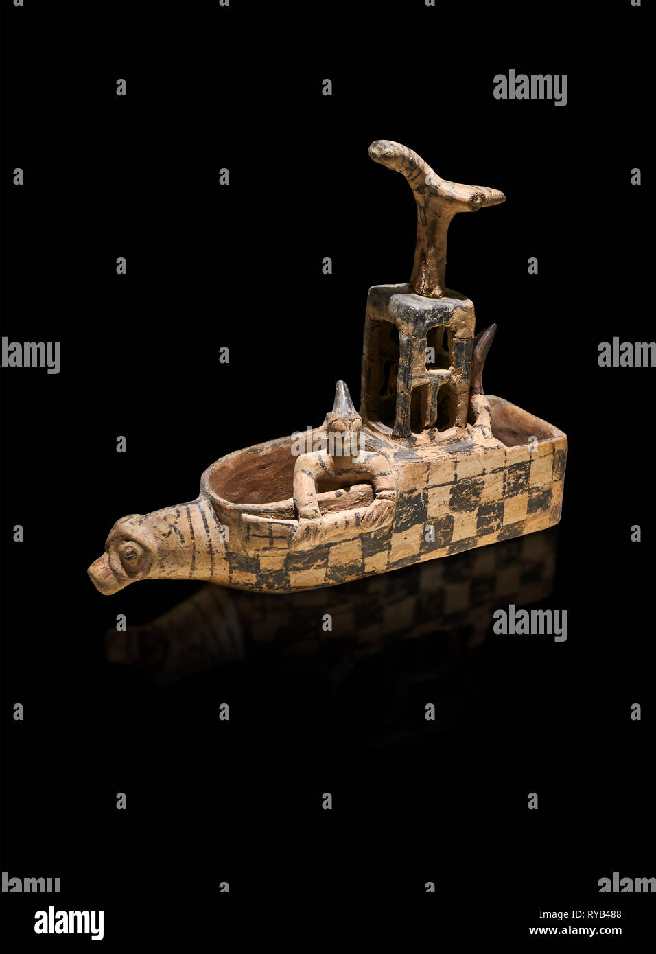 Colonie assyrienne de l'âge du Bronze de Trader en terre cuite en forme de sandale vessed rituel. Ce culte est pot en forme de bateau avec une tête d'animal à l'avant. L'intérieur de la ve Banque D'Images