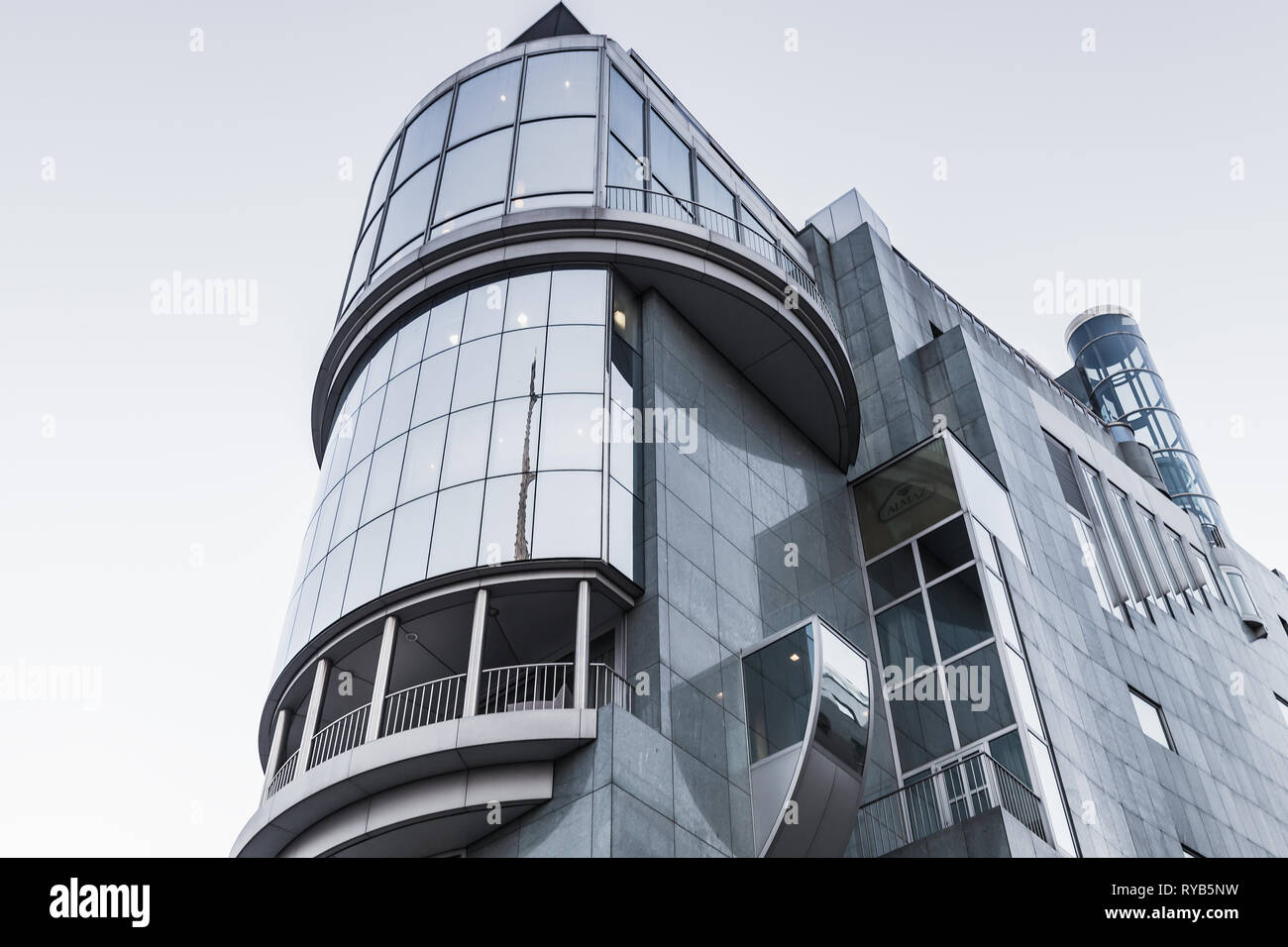 Vienne, Autriche - 2 novembre 2015 : extérieur de maison Haas, bâtiment moderne à Vienne, la place Stephansplatz. Conçu par l'architecte autrichien Hans Holl Banque D'Images