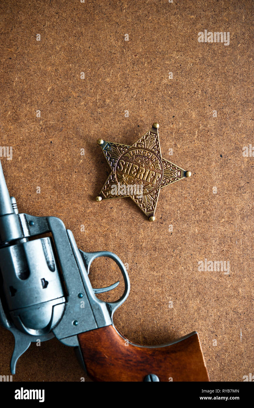 Colt.45 action unique arme et insigne shérif Banque D'Images