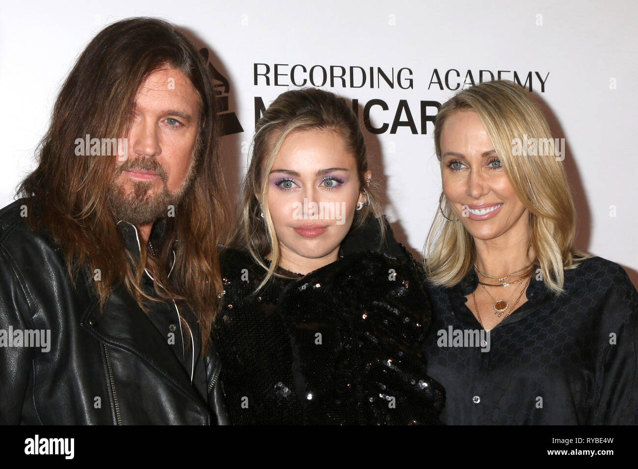 2019 MusiCares Person of the Year gala en l'honneur de Dolly Parton a tenu à la LA Convention Center comprend : Billy Ray Cyrus, Miley Cyrus, Tish Cyrus Où : Los Angeles, California, United States Quand : 09 Feb 2019 Credit : Nicky Nelson/WENN.com Banque D'Images