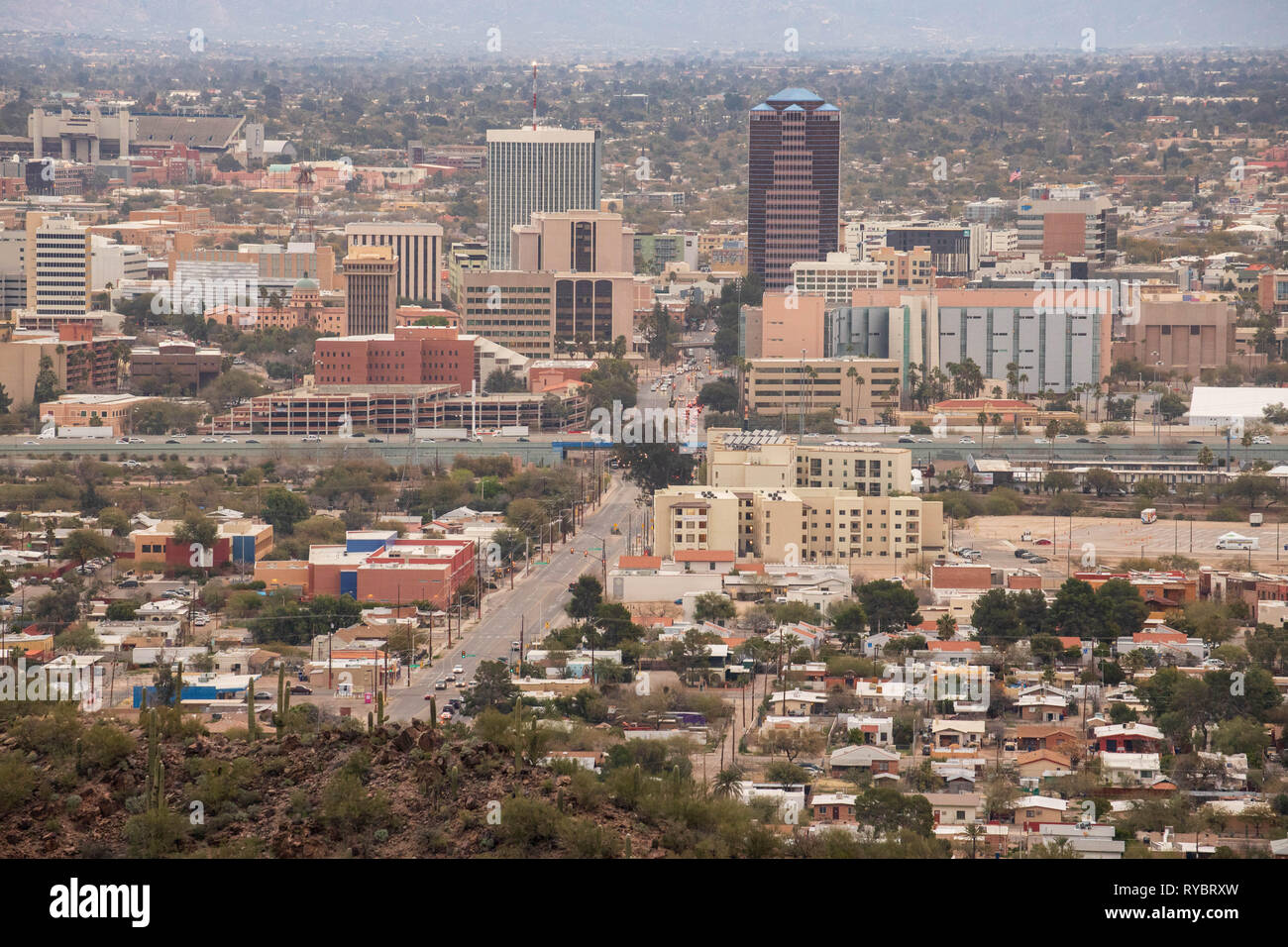 Tuscon, Arizona - 15 Février 2018 : quartier des affaires du centre-ville, le seul de grands bâtiments dans la tentaculaire ville du désert Banque D'Images