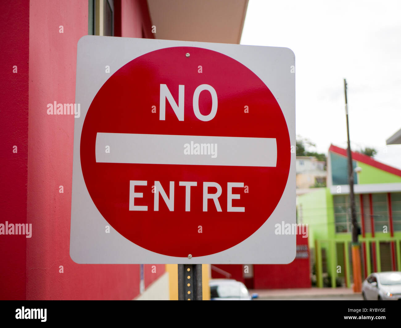 Pas de signe entre sens n'entrez pas en espagnol. Banque D'Images