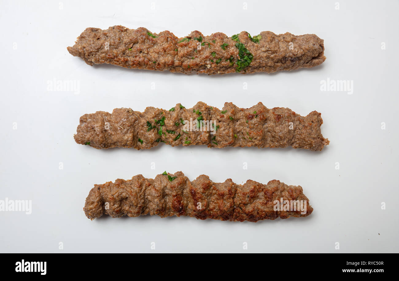 Kebab, turc, grec traditionnel aliments viande, isolé sur fond blanc, vue du dessus Banque D'Images