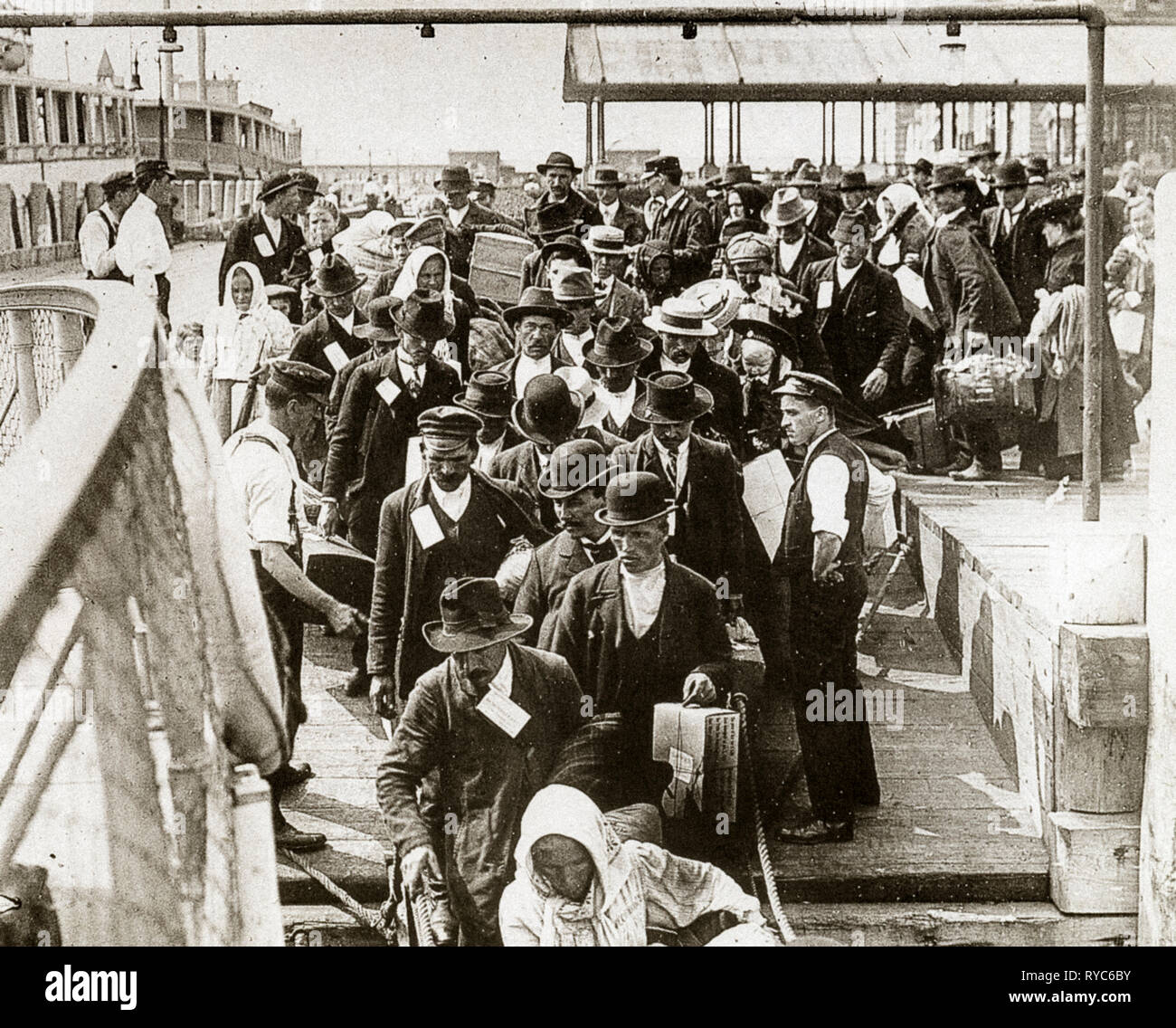 L'arrivée d'immigrants italiens en Amérique à New York - Ellis Island Banque D'Images