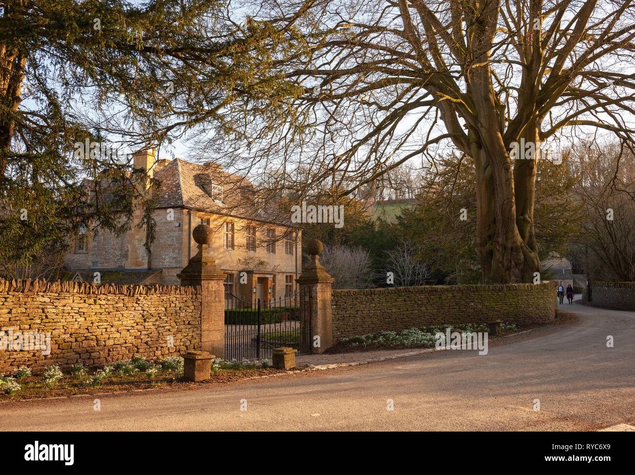 Joli village de Cotswold Naunton, Gloucestershire, Angleterre Banque D'Images