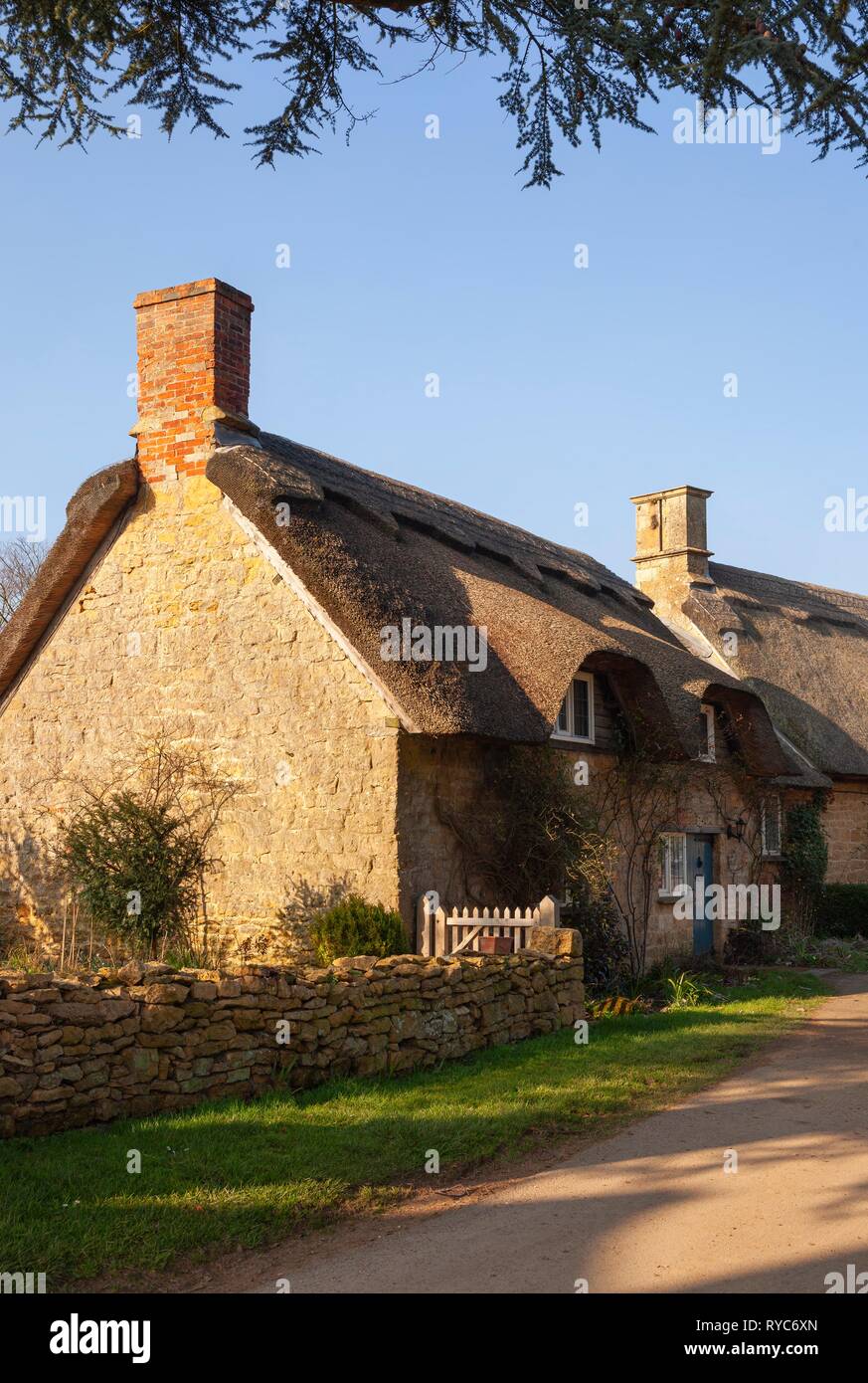 Maison Thathced à Hidcote Bartrim, Cotswolds, Gloucestershire, Angleterre Banque D'Images
