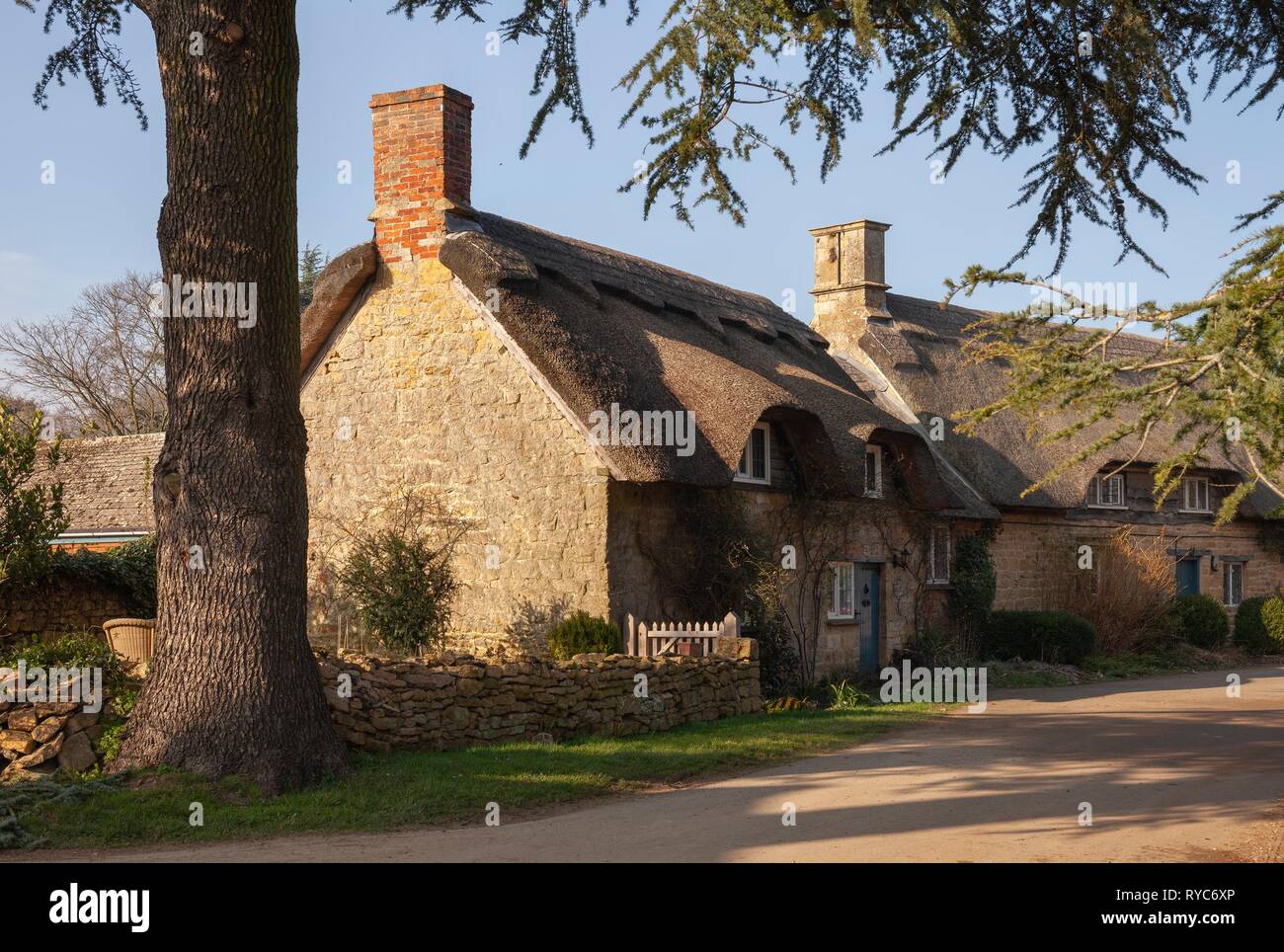 Maison Thathced à Hidcote Bartrim, Cotswolds, Gloucestershire, Angleterre Banque D'Images