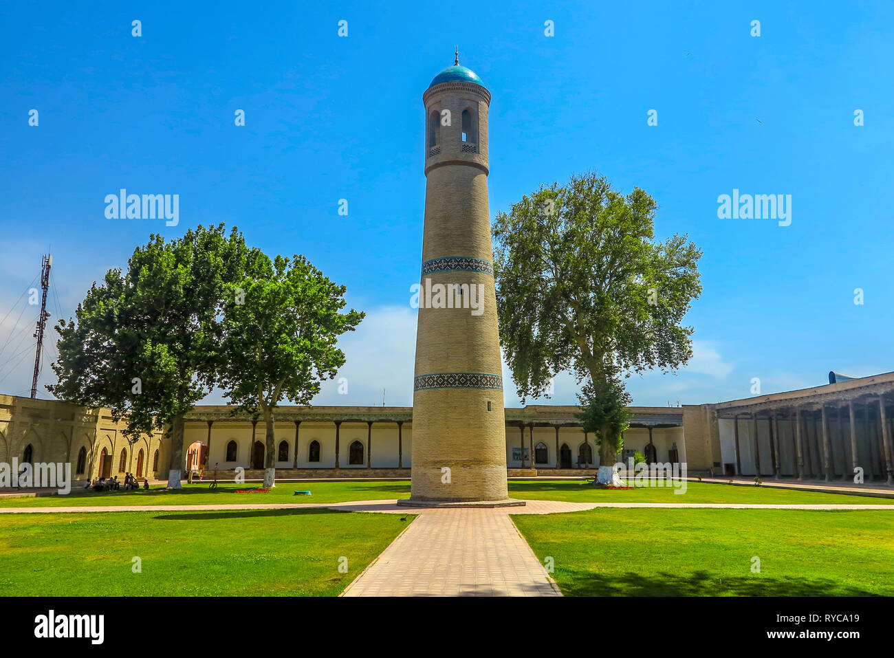 Jérome Kokand Chorsu mosquée sur cour intérieure avec minaret carré Banque D'Images