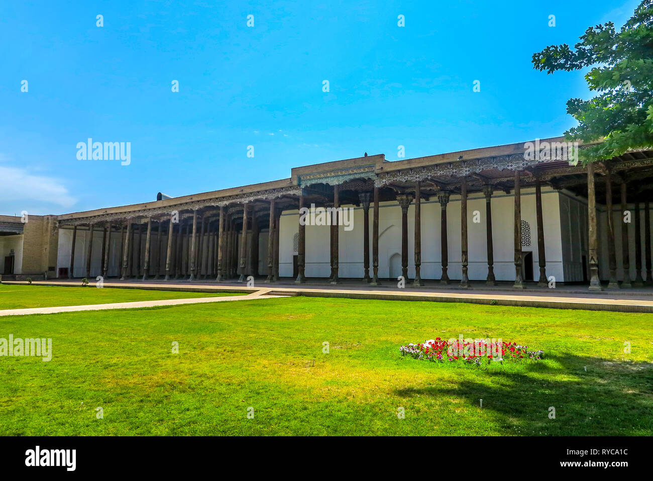 Jérome Kokand Mosquée sur la place des colonnes en bois du Corridor de Chorsu Banque D'Images