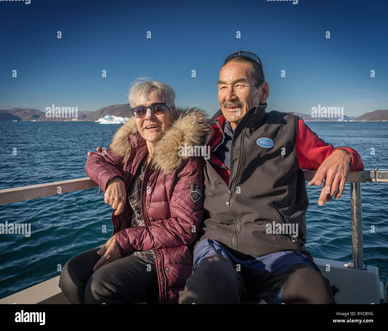 Couple on boat - Eiriksfjordur, Qaqortoq , le sud du Groenland Banque D'Images