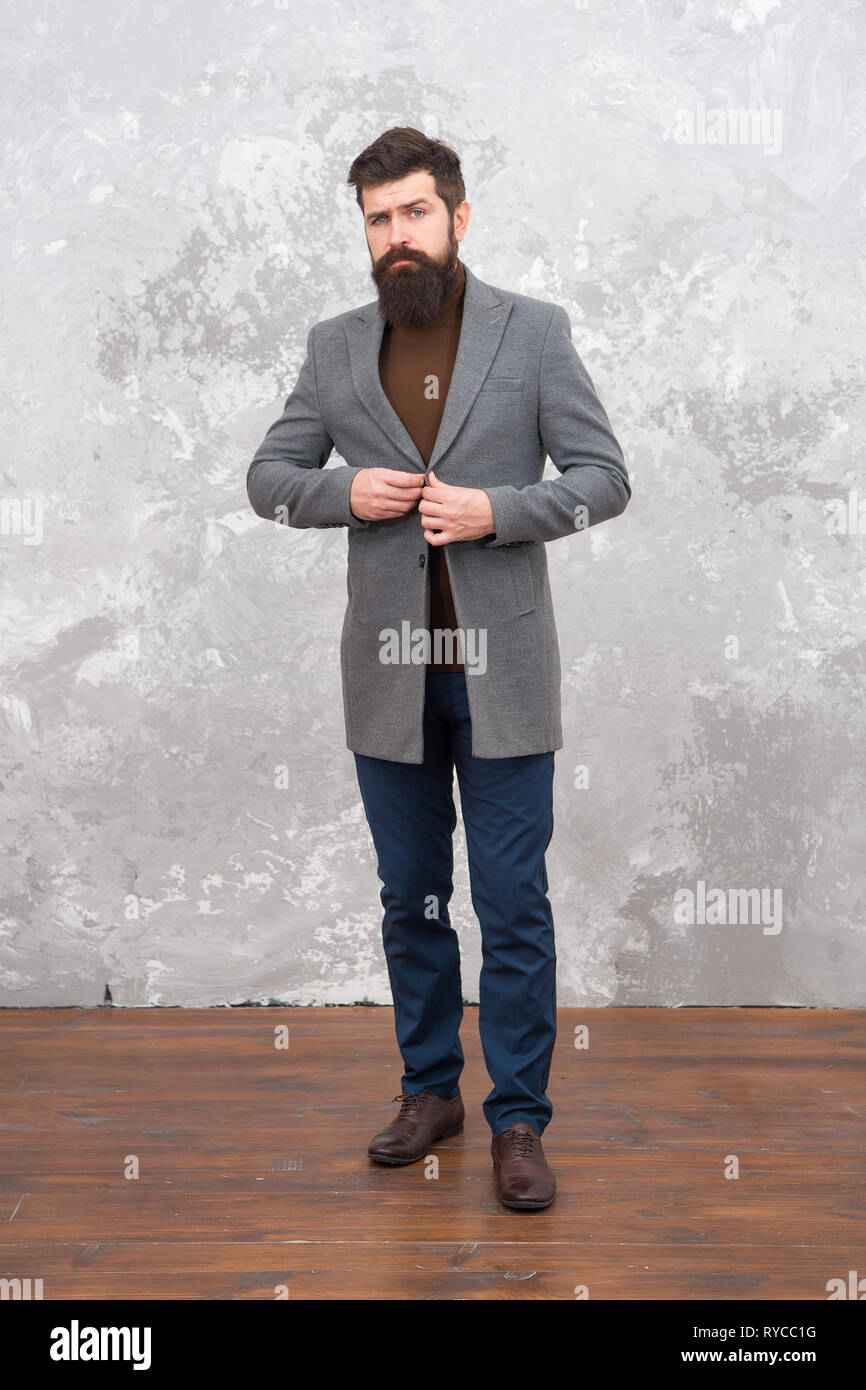 Look étonnant. Mode et vêtements pour homme concept. Guy brutale modèle. Les  gens d'affaires modèle de mode. Vêtements et formelle pour Office. Man in  handsom Photo Stock - Alamy