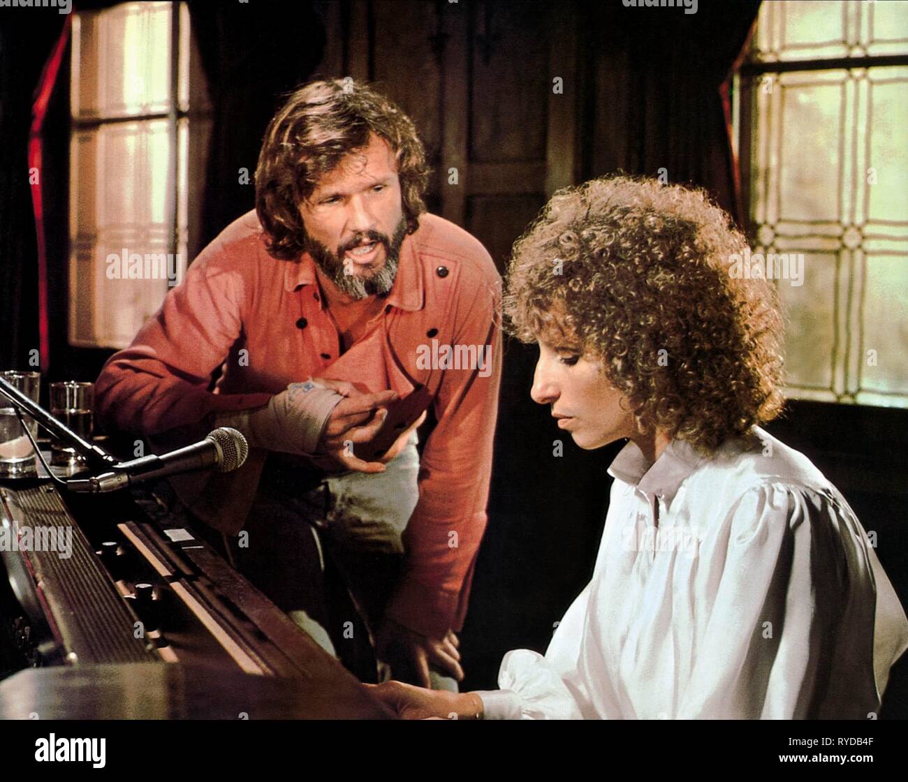 KRIS KRISTOFFERSON, Barbra Streisand, UNE ÉTOILE EST NÉE, 1976 Banque D'Images