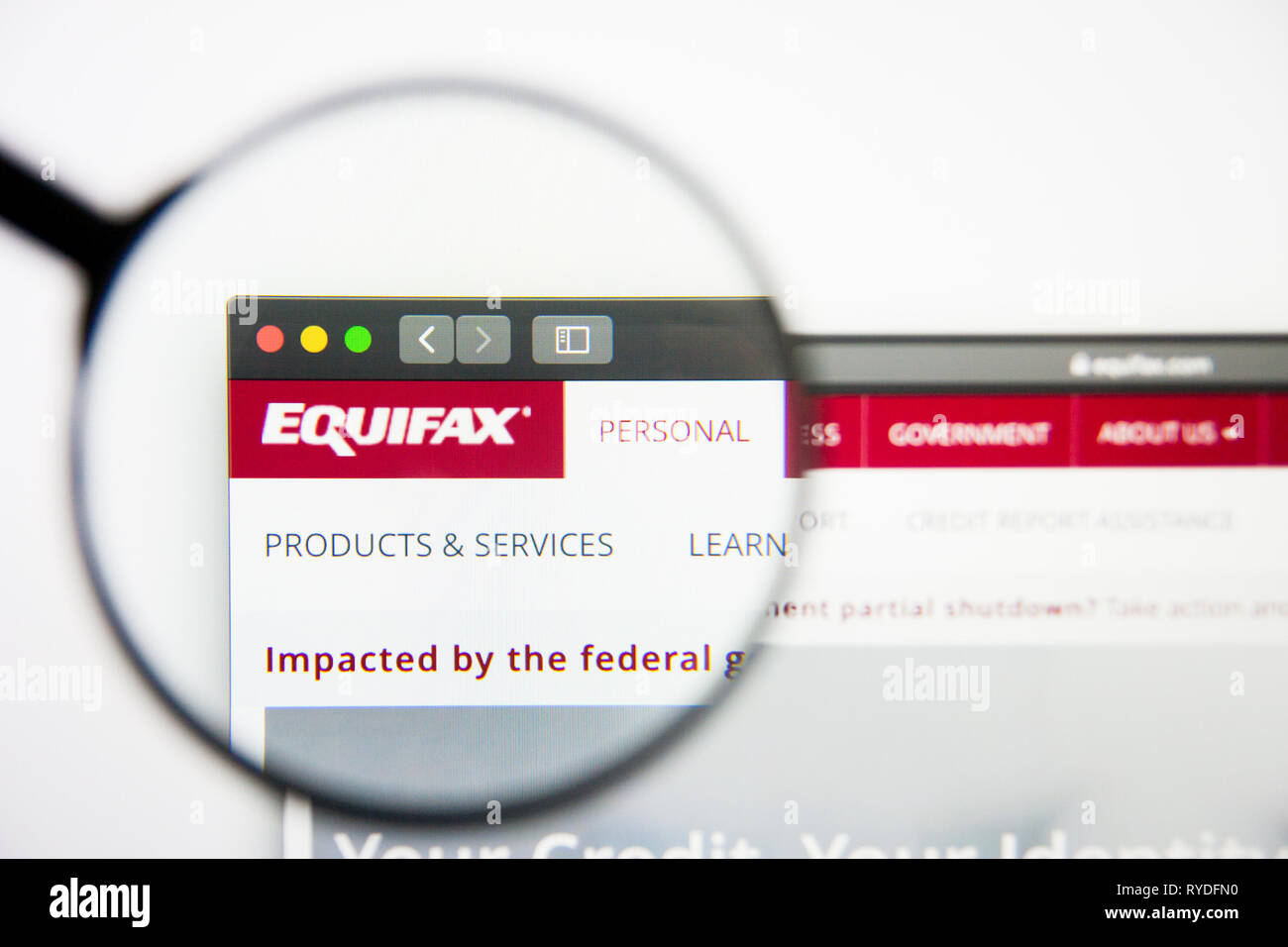 Los Angeles, Californie, USA - 28 Février 2019 : Equifax accueil du site. Logo Equifax visible sur l'écran d'affichage, de rédaction d'illustration Banque D'Images