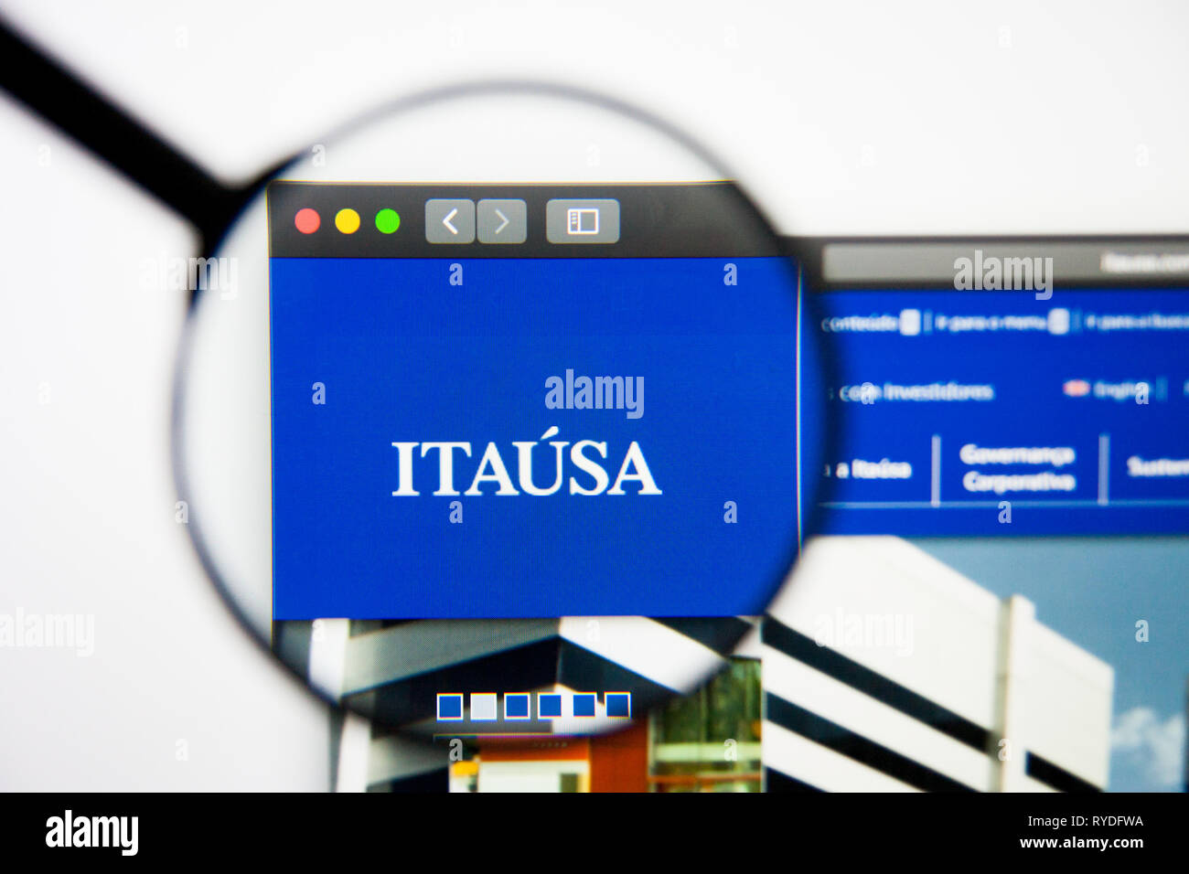 Los Angeles, Californie, USA - 5 mars 2019 : Itausa Page d'accueil du site. Itausa visible sur l'écran d'affichage du logo d'illustration, Editorial Banque D'Images