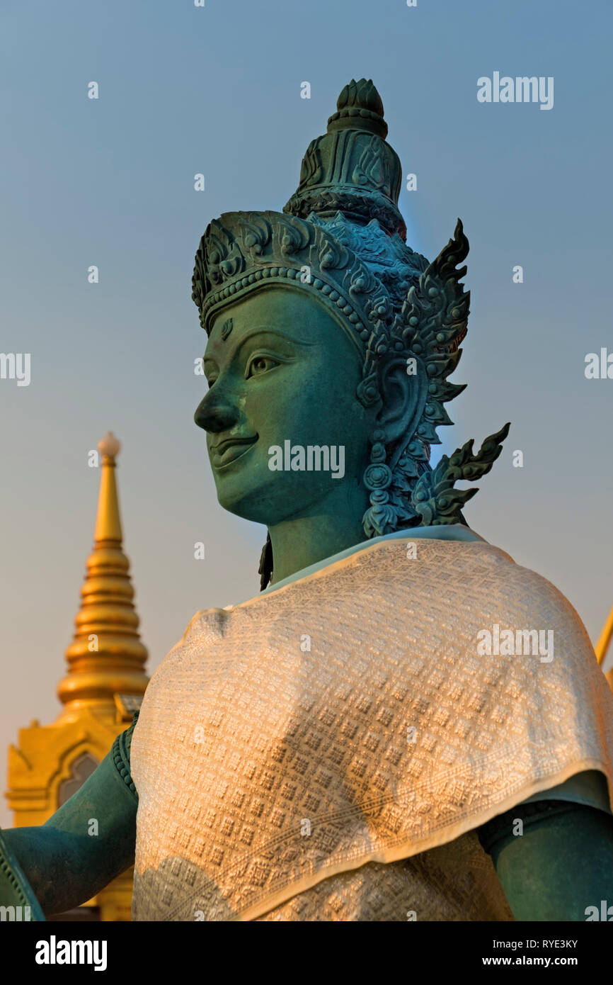 Statue Angel Golden Mont Wat Saket Bangkok Thaïlande Banque D'Images