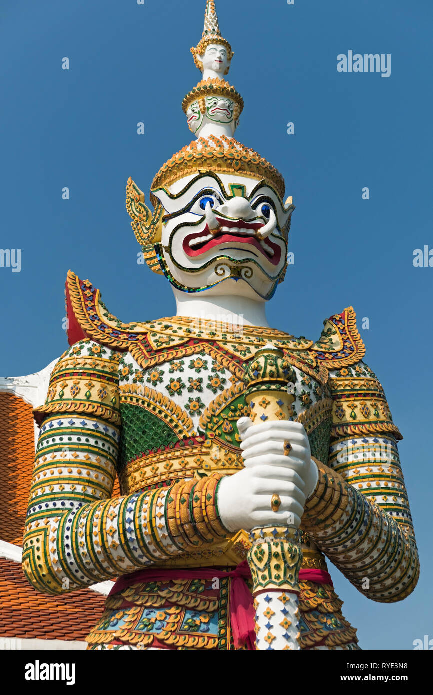 Wat Arun le Temple de l'aube gardien démon Bangkok Thaïlande Banque D'Images