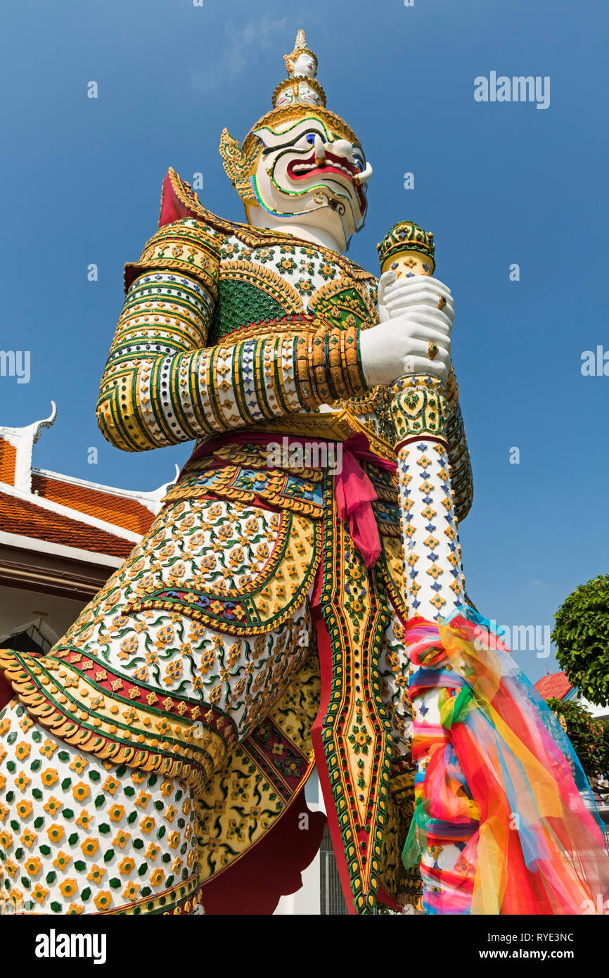 Wat Arun le Temple de l'aube gardien démon Bangkok Thaïlande Banque D'Images