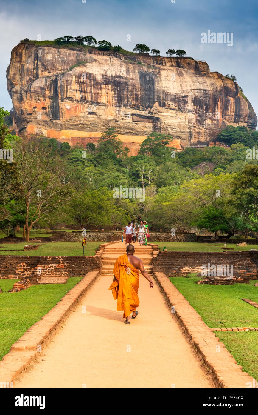 Sigiriya ou Sinhagiri (le Rocher du Lion en cingalais) est une ancienne forteresse rock situé dans le nord du district de Matale, près de la ville de Dambulla dans le Ce Banque D'Images