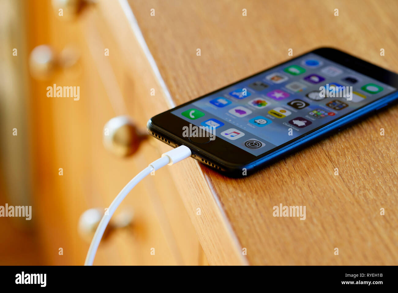 Téléphone en charge Mobile Banque D'Images