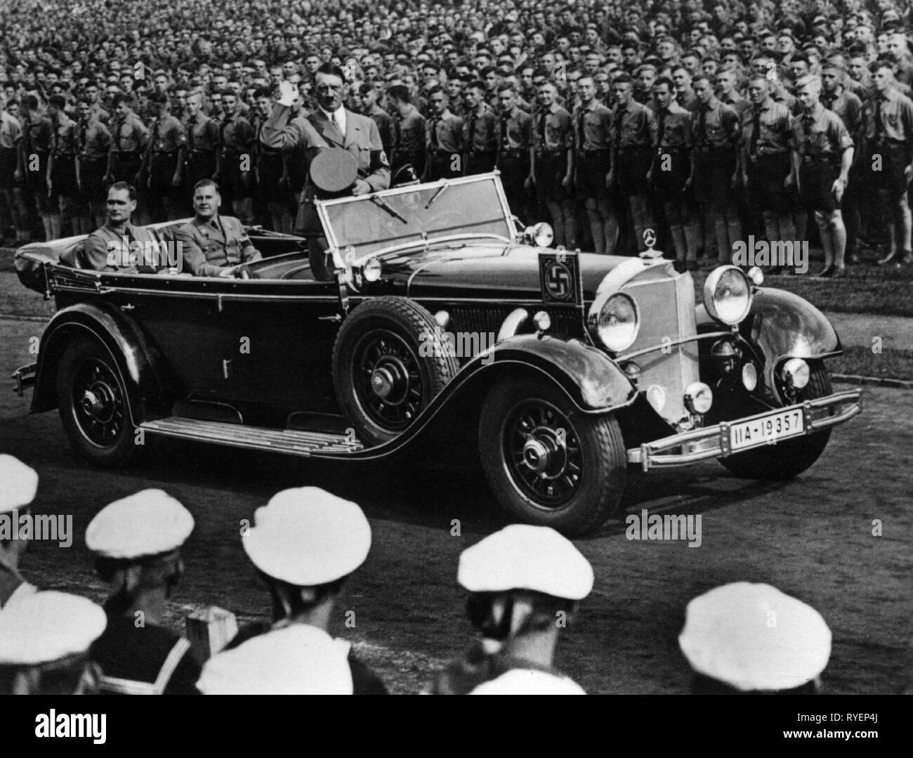 Le nazisme / National-socialisme, 'Reichsparteitag der Freiheit", Nuremberg 10th- 16.9.1935, Adolf Hitler, Rudolf Hess, de Baldur von Schirach, dans la voiture ouverte, "Tag der Hitlerjugend, Additional-Rights Clearance-Info»--Not-Available Banque D'Images