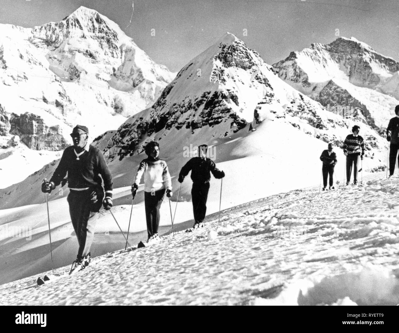 World, français, sports, hiver, ski, ski groupe de randonneurs dans la région de Jungfrau, Oberland Bernois, Suisse, 1963, Additional-Rights Clearance-Info-Not-Available- Banque D'Images