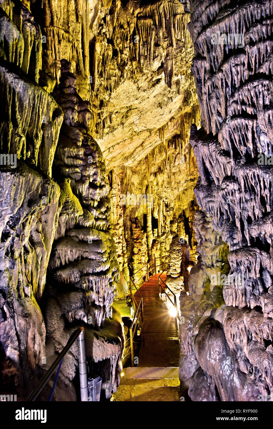 Dans Diktaio «iktaen (Andro' ou 'grotte Grotte de Psychro'), le lieu de naissance de Zeus "mythologique", Psychro village, plateau Lassithi, Crète, Grèce. Banque D'Images