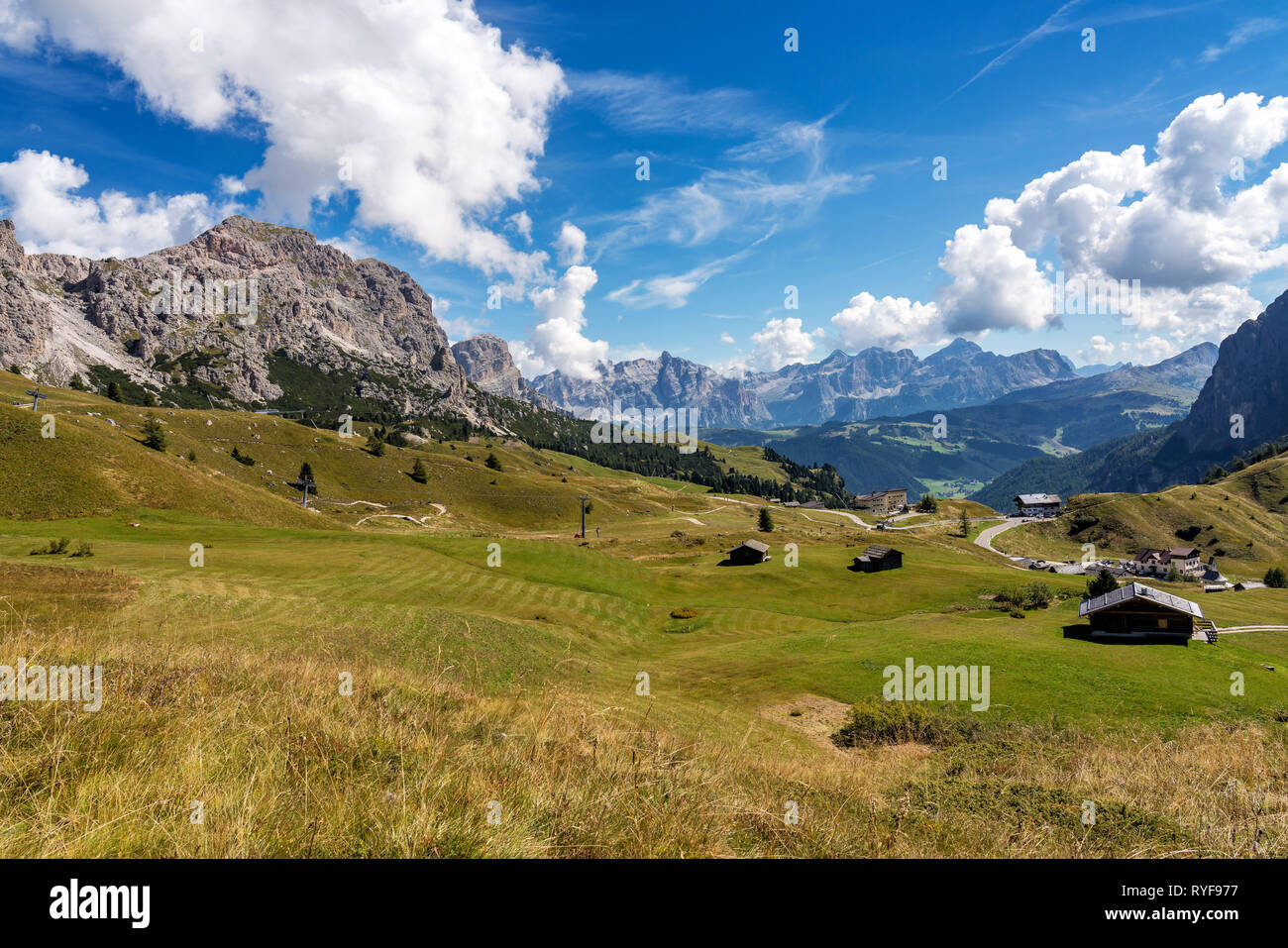 Vue de groupe du Sella et Gardena pass ou Grodner Joch, Dolomites, Italie Banque D'Images