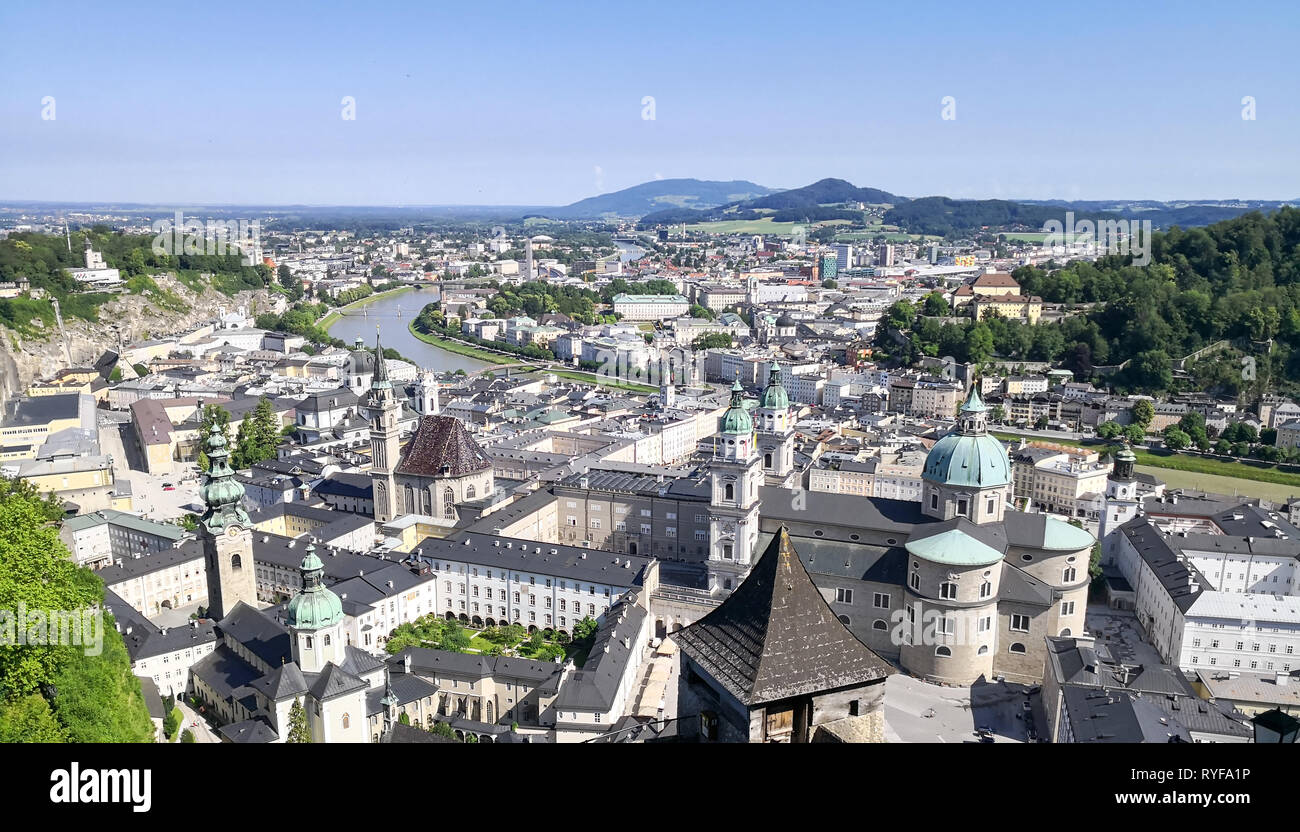 Une vue panoramique de la vieille ville de Salzbourg et le Danube Banque D'Images