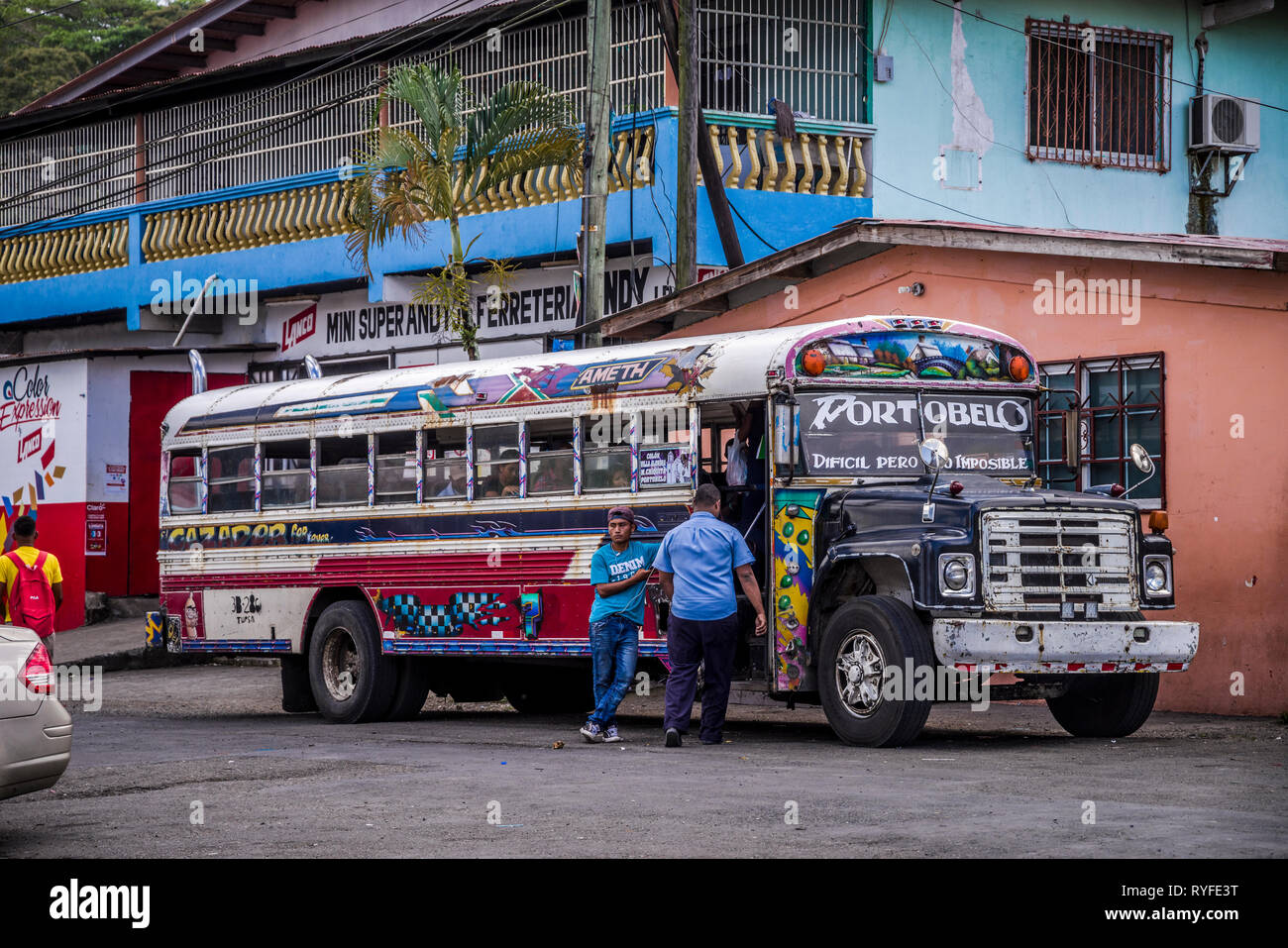 Diablo Rojo bus dans Portobelo, Panama, Colon Provnce Banque D'Images