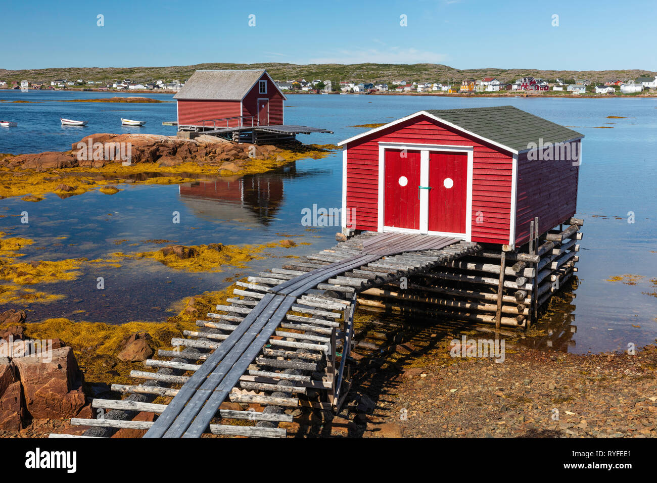 Étapes de pêche rouge, Joe Batt's Arm, l'île Fogo, à Terre-Neuve, Canada Banque D'Images
