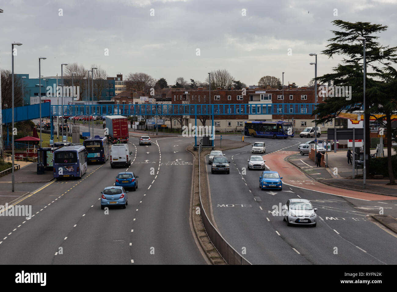 Le trafic local à Portsmouth juste avant l'heure de pointe Banque D'Images