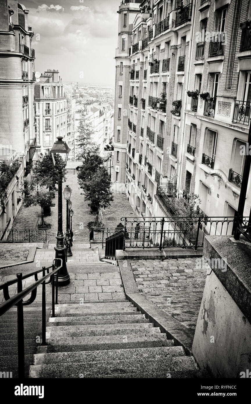 En bas dans la rue bohème, Paris (France) Banque D'Images
