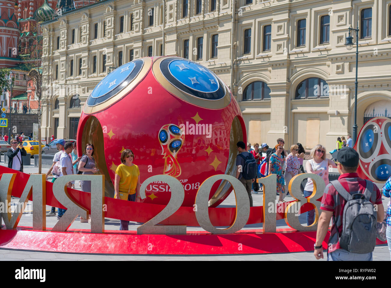 Moscou, Russie - 16 juin 2018 : Coupe du Monde FIFA 2018. Les amateurs de soccer de l'étranger marchant dans les rues de Moscou, la FIFA Coupe du monde, Mundial 2018 Banque D'Images