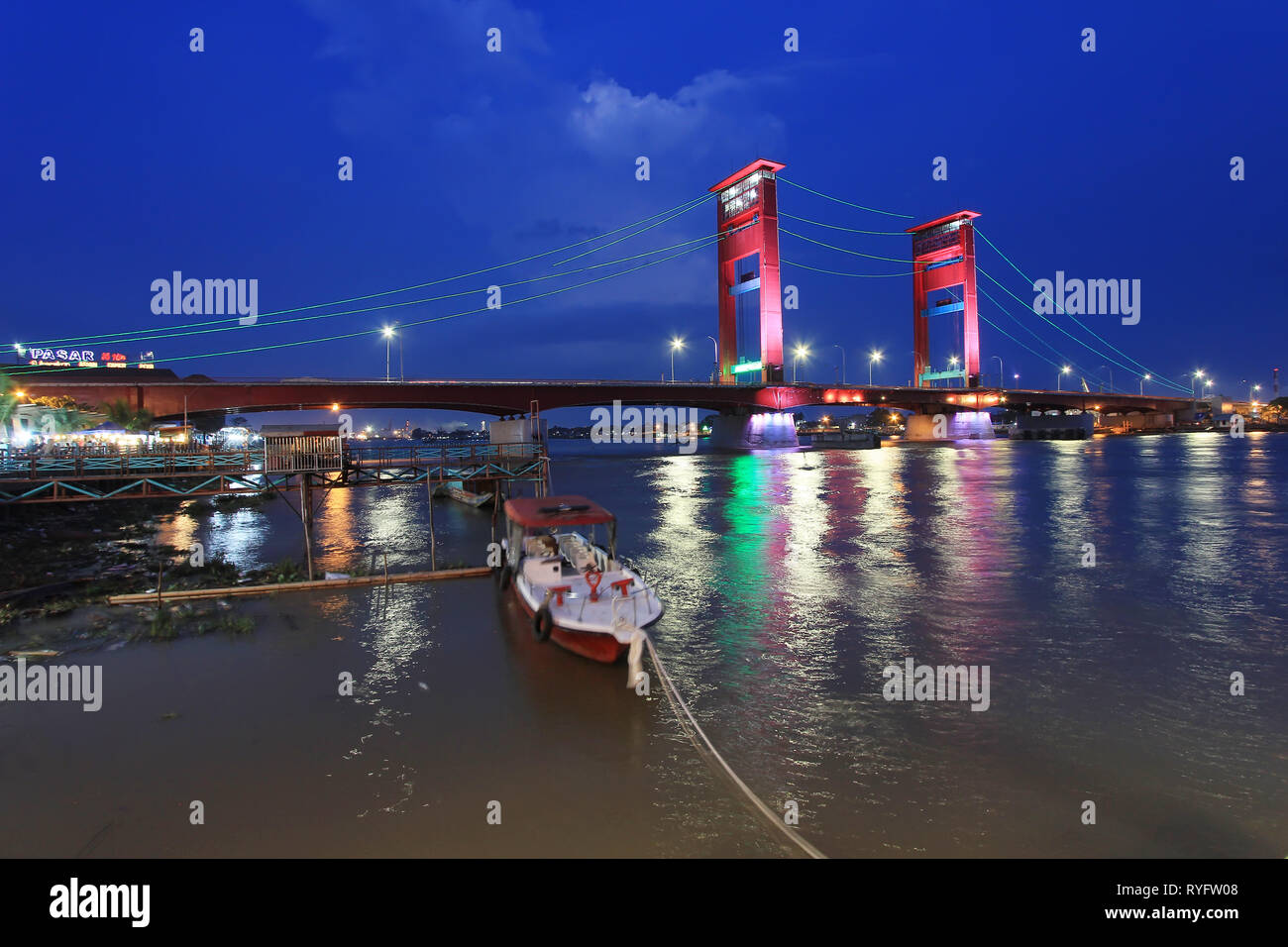 Jembatan Ampera Palembang Banque D'Images