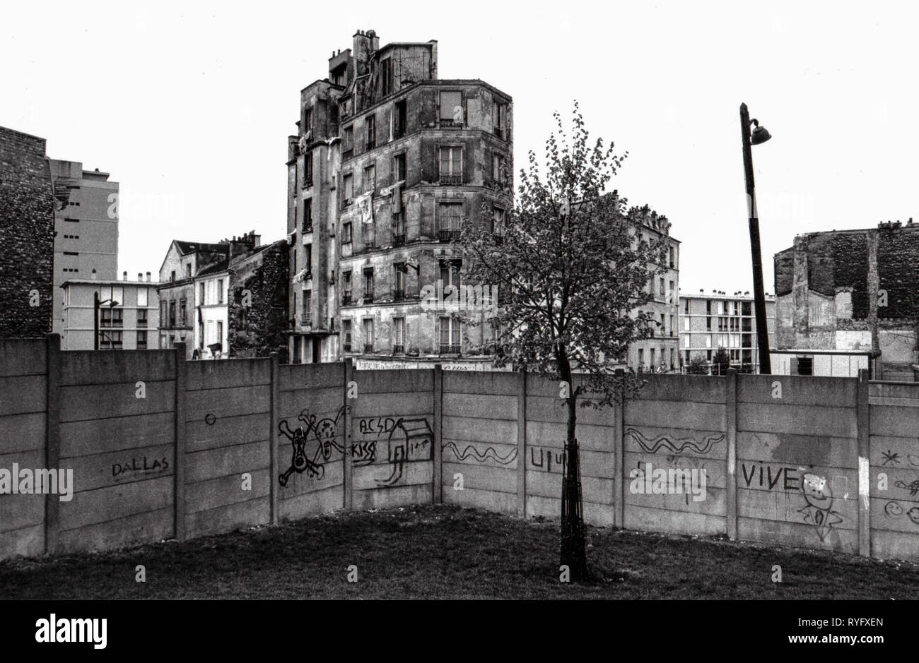 Abandonné maison d'habitation à Ménilmontant, Paris, France Banque D'Images