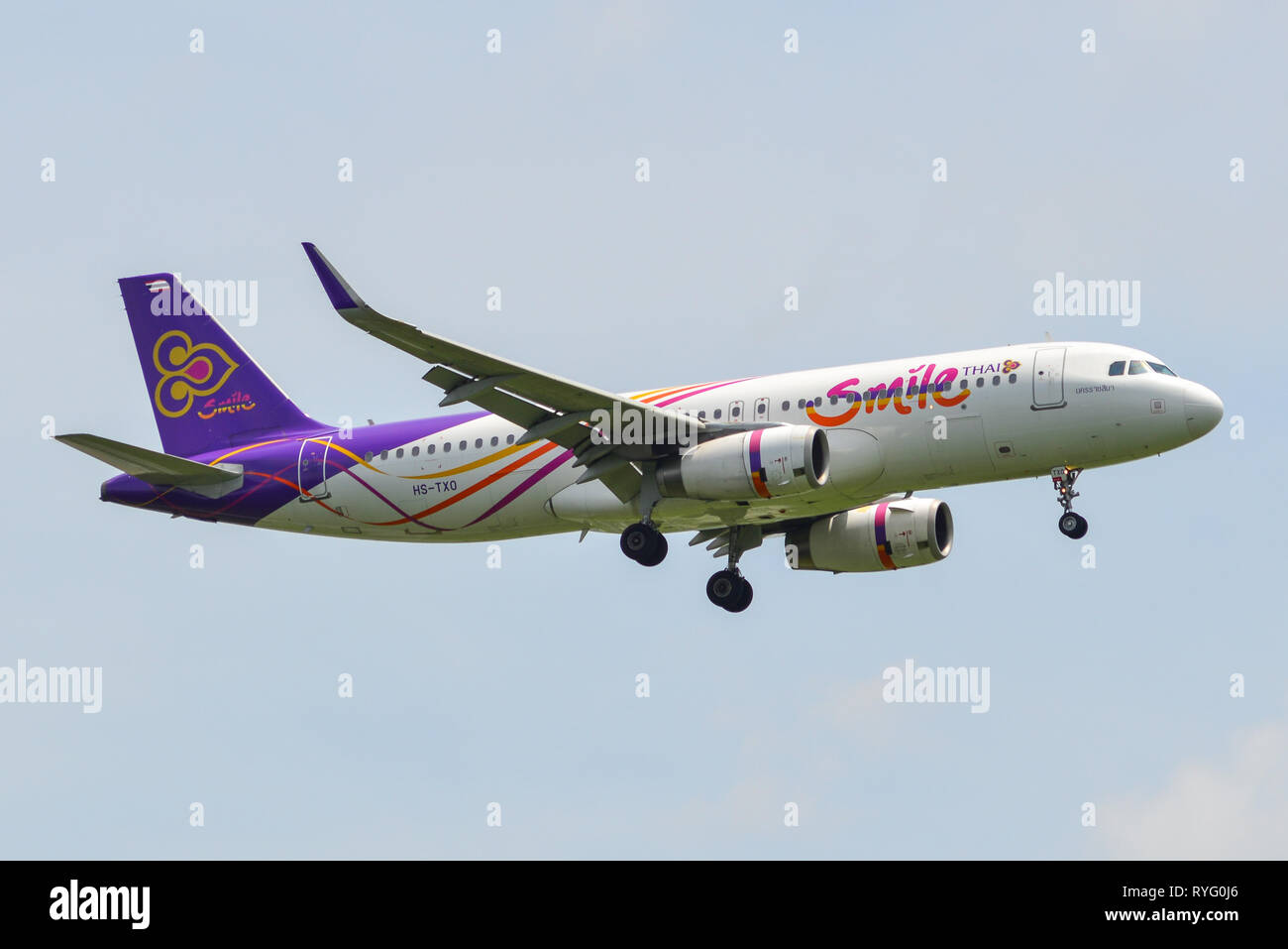 Bangkok, Thaïlande - 17 Sep 2018. Un Airbus A320 avion de sourire thaïlandais à l'atterrissage à l'aéroport Suvarnabhumi de Bangkok (BKK). Banque D'Images