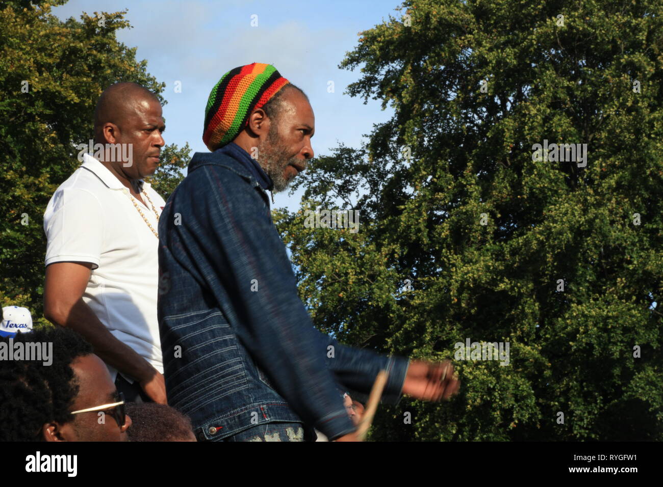 Man choking Banque de photographies et d’images à haute résolution - Alamy