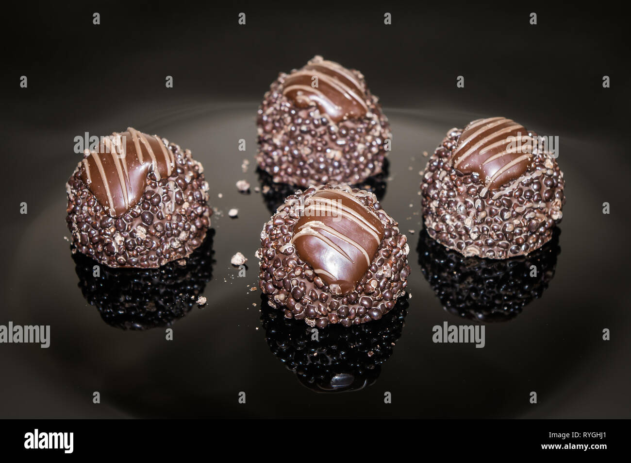 Truffes au chocolat Pralines, célébrer Pâques. Banque D'Images