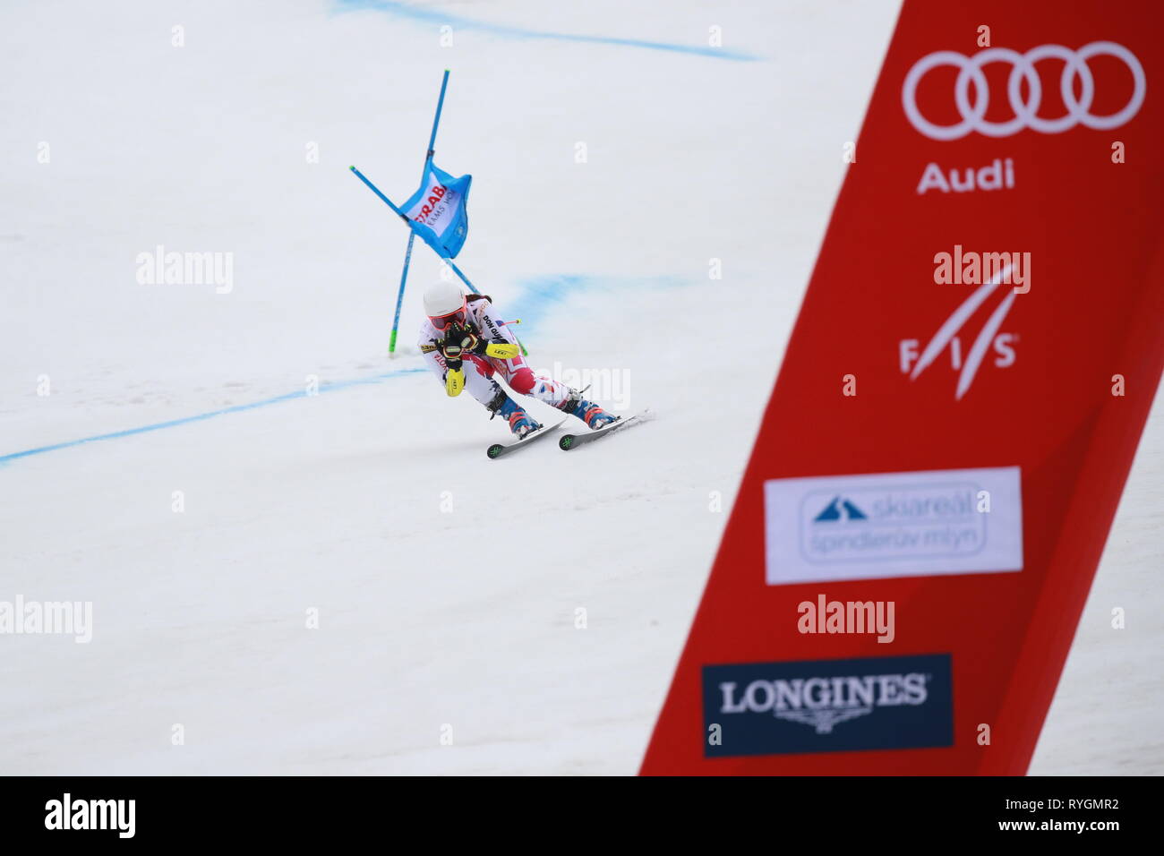 La Tchèque Gabriela Capova termine le premier tour de la coupe du monde de ski alpin (slalom géant féminin) à Spindleruv Mlyn, République Tchèque, en mars 9 Banque D'Images