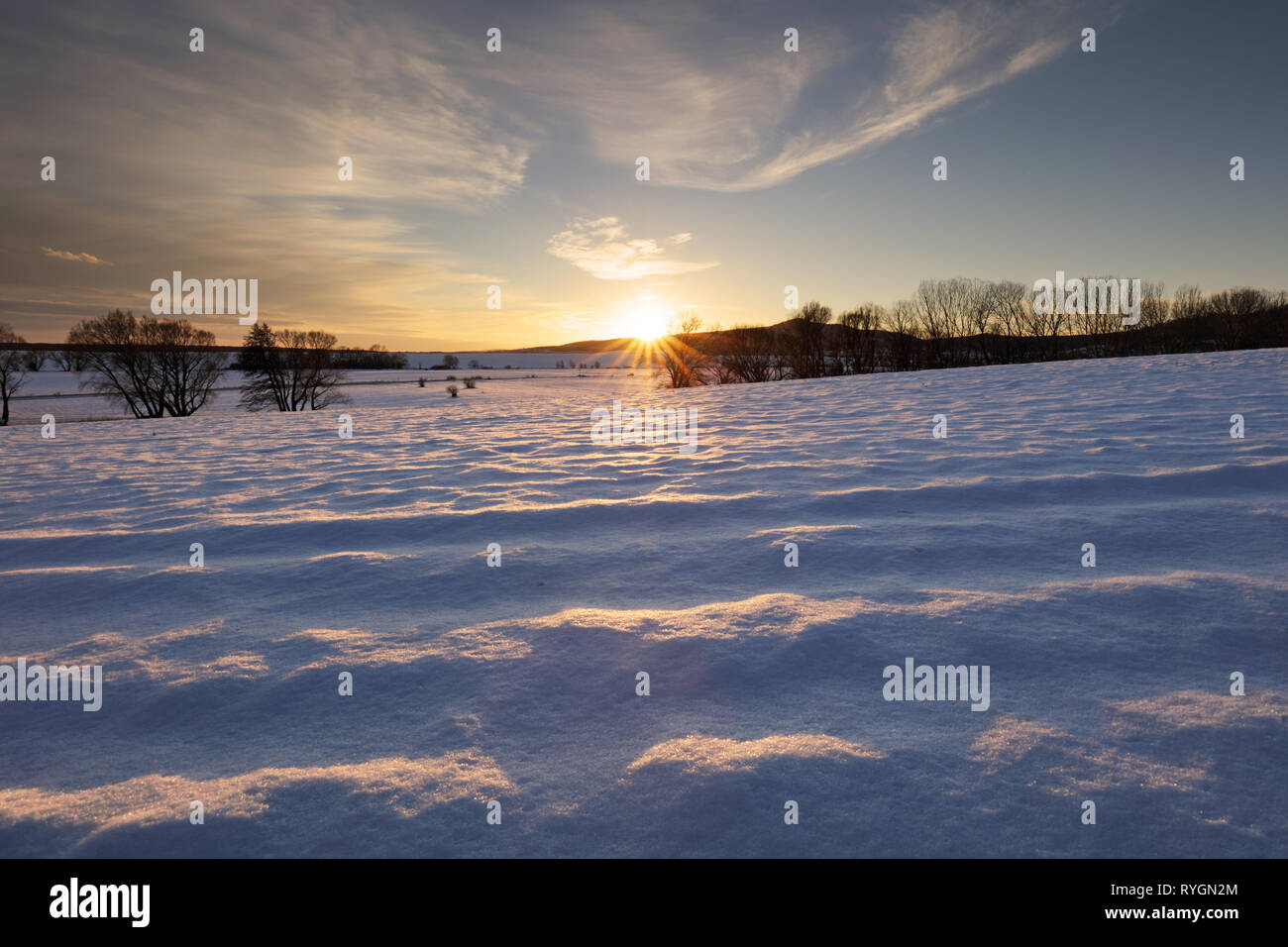 L'hiver avec de la neige dans la campagne avec chapelle, Slovaquie Banque D'Images