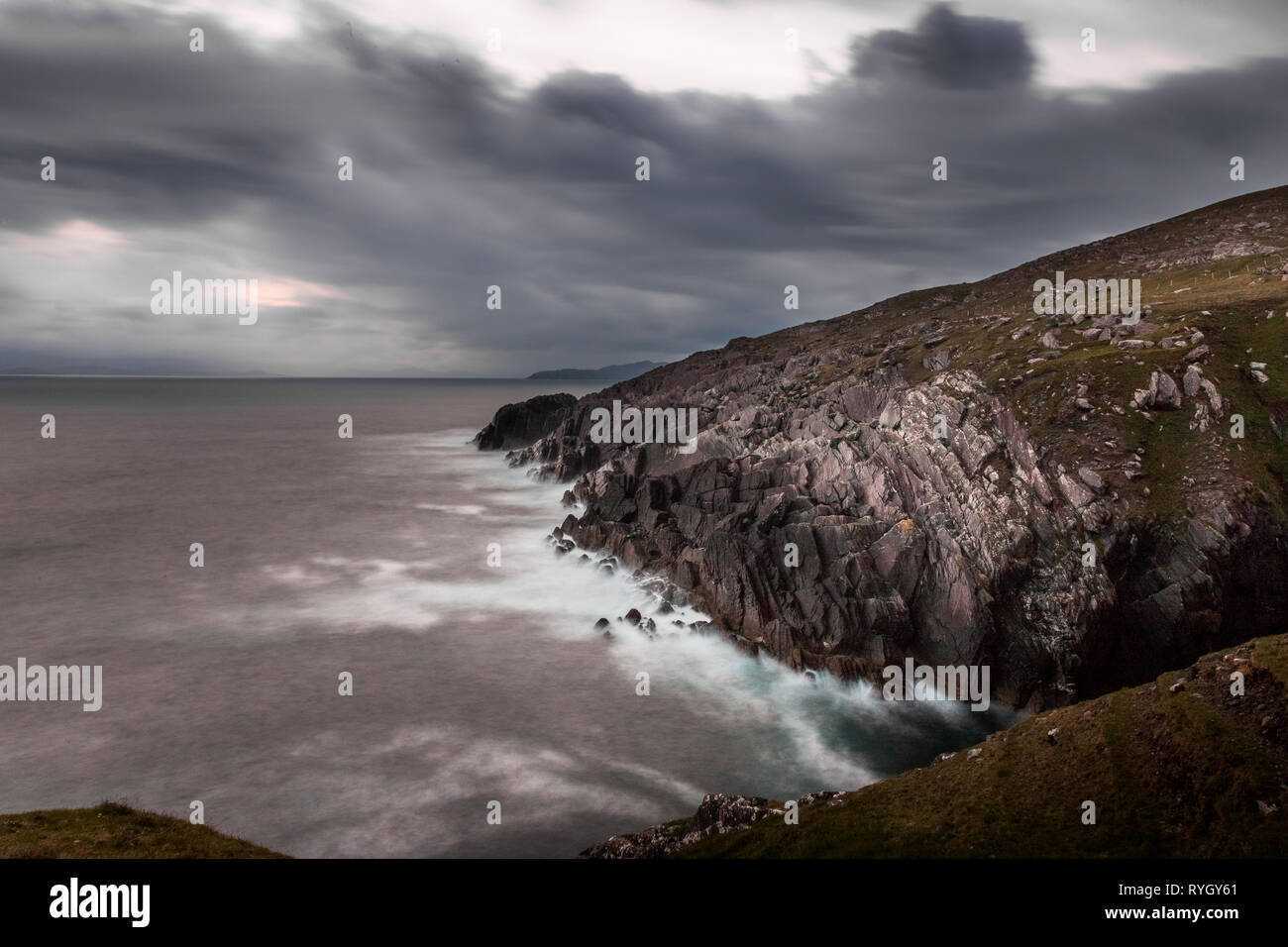 Dursey Island, Cork, Irlande. 14 Juin, 2016. La vue sur l'océan Atlantique à partir de Dursey Island, dans le comté de Cork, Irlande Banque D'Images