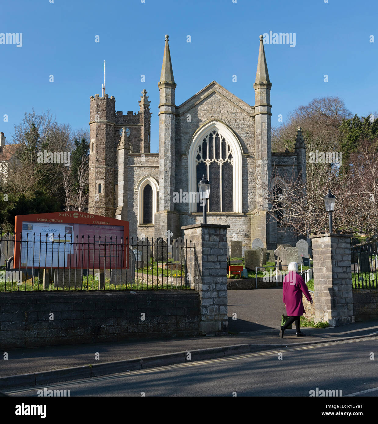 Appledore, North Devon, England, UK, mars 2019. St Marys Parish Church et cimetière dans cette petite ville du Devonshire. Banque D'Images