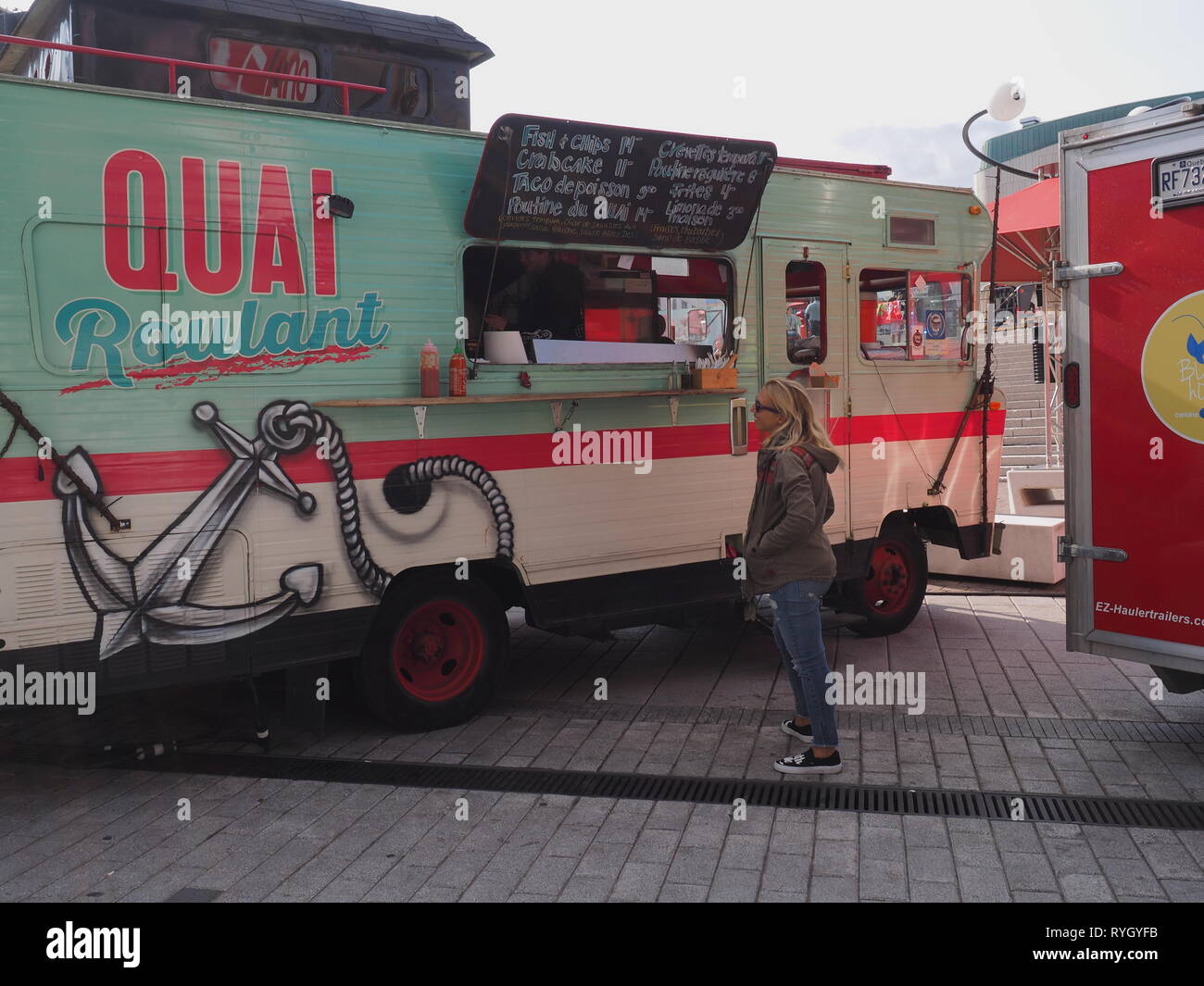 Québec,Canada. Un camion alimentaire du poisson sur place au centre-ville de Montréal Banque D'Images