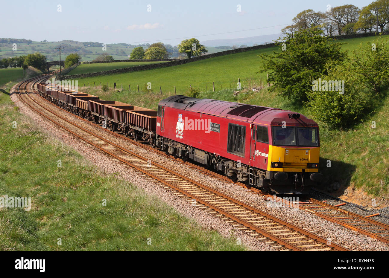 60040 long passe Preston avec 6K05, la 60 en livrée rouge territoriale. Banque D'Images