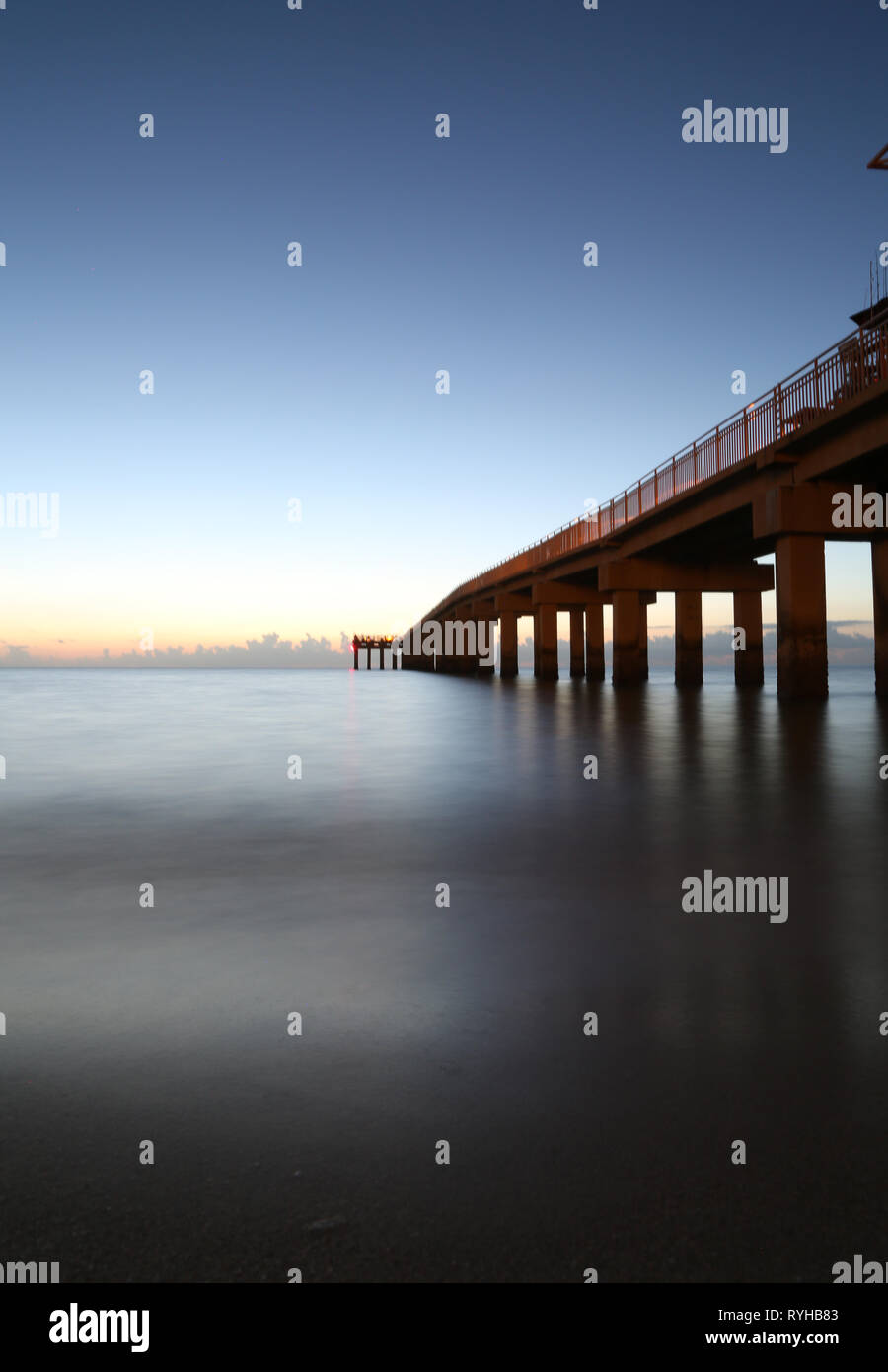 Lever de soleil sur la plage Banque D'Images