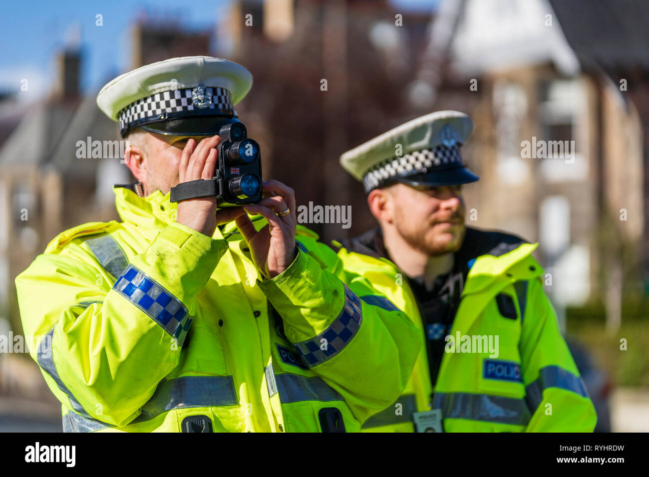 Edinburgh, Ecosse, Royaume-Uni. 14 mars, 2019. Contrôle de vitesse voiture de police à Edimbourg à la première d'une série de projets pilotes de 20mph 'Éducation Routière' événements, organisés en partenariat avec la police de l'Écosse, qui vise à sensibiliser des conséquences des infractions aux limites de vitesse 20mph. Les pilotes de vitesse sera arrêté par les agents de police et a offert une courte séance de formation de pilote dans une unité de commandement de la police. Credit : Iain Masterton/Alamy Live News Banque D'Images
