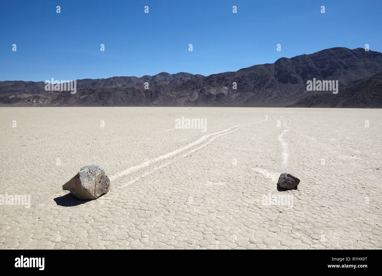 Déménagement mystérieux rochers l'Hippodrome, la Death Valley, USA. Banque D'Images