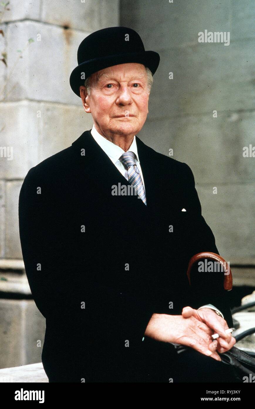 JOHN GIELGUD, Arthur, 1981 Banque D'Images