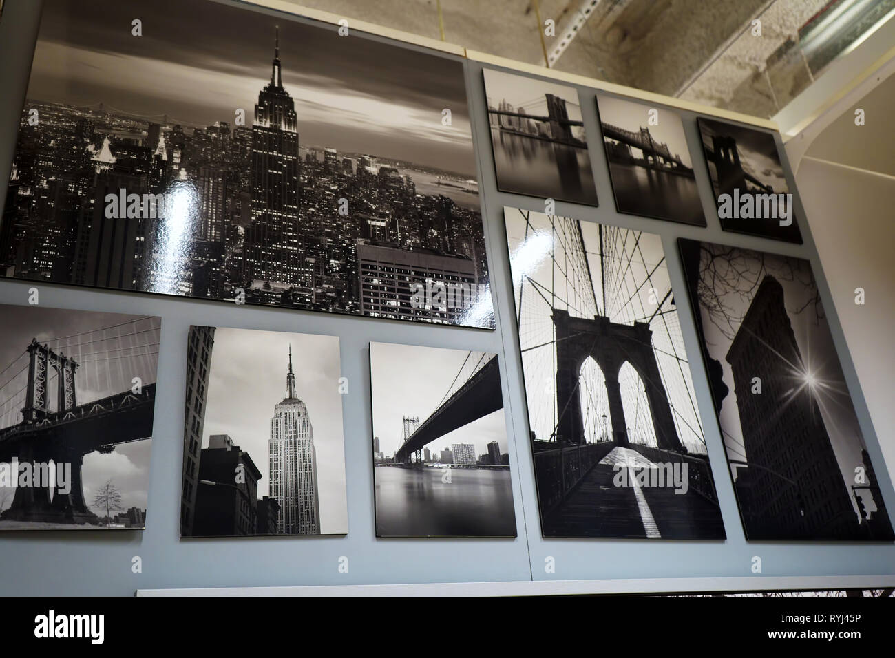 New Haven, CT USA. Sept 2018. Un mur d'image de la ville de New York landmarks lors d'une sortie à la maison de décor populaire. Banque D'Images